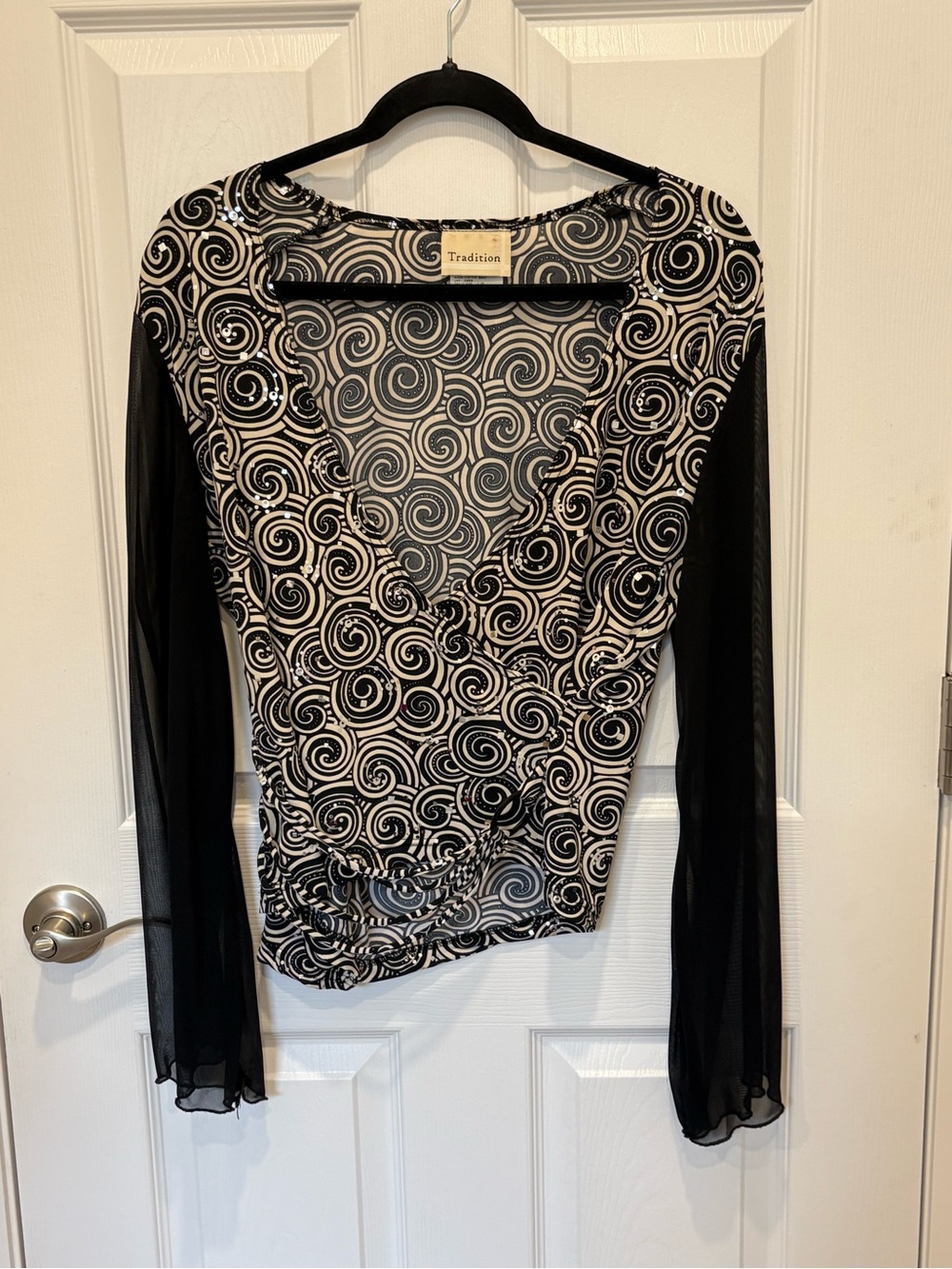 VTG see through sleeved black & White traditions swirl top. #1018